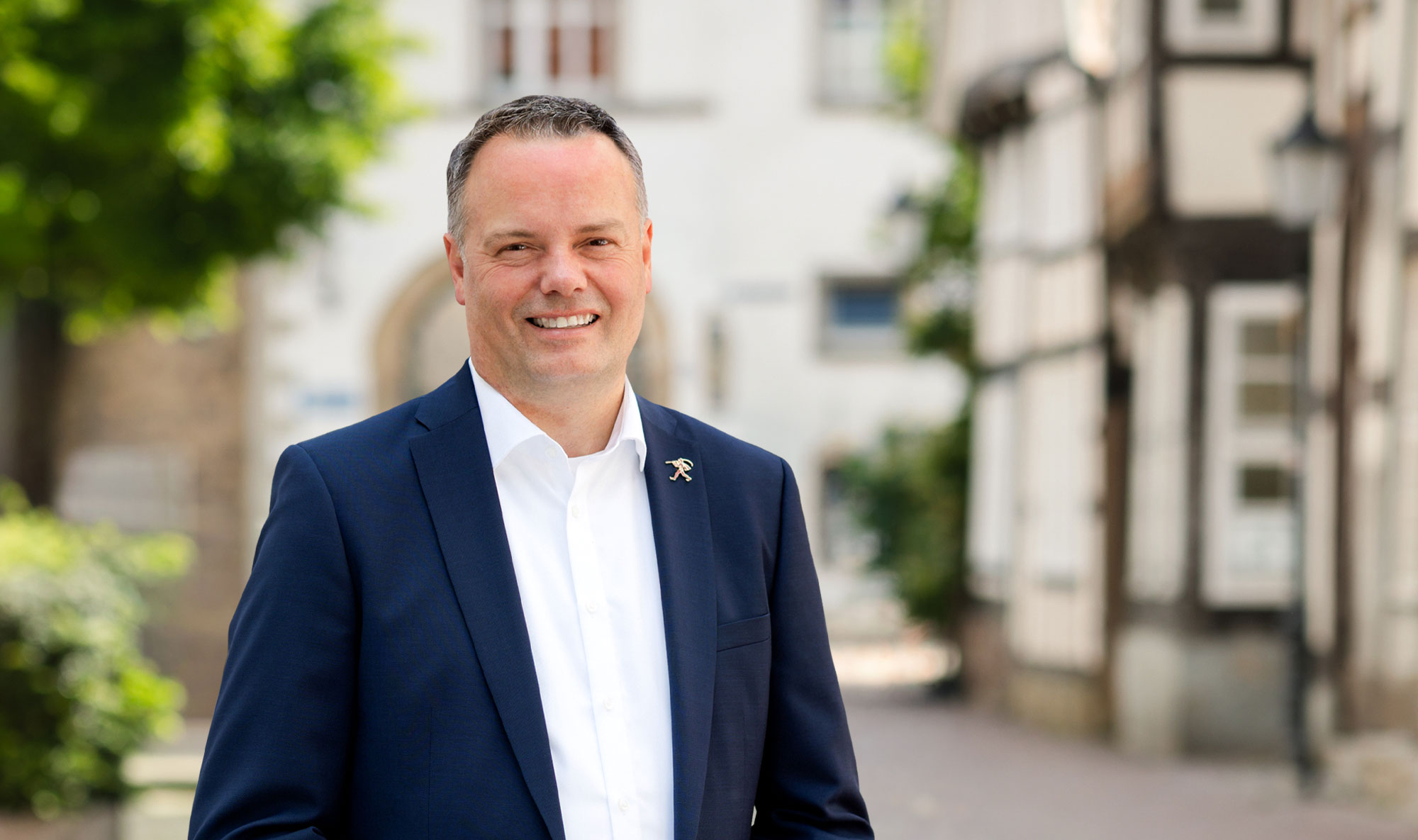 Claudio Griese vor der Kulisse von Hameln